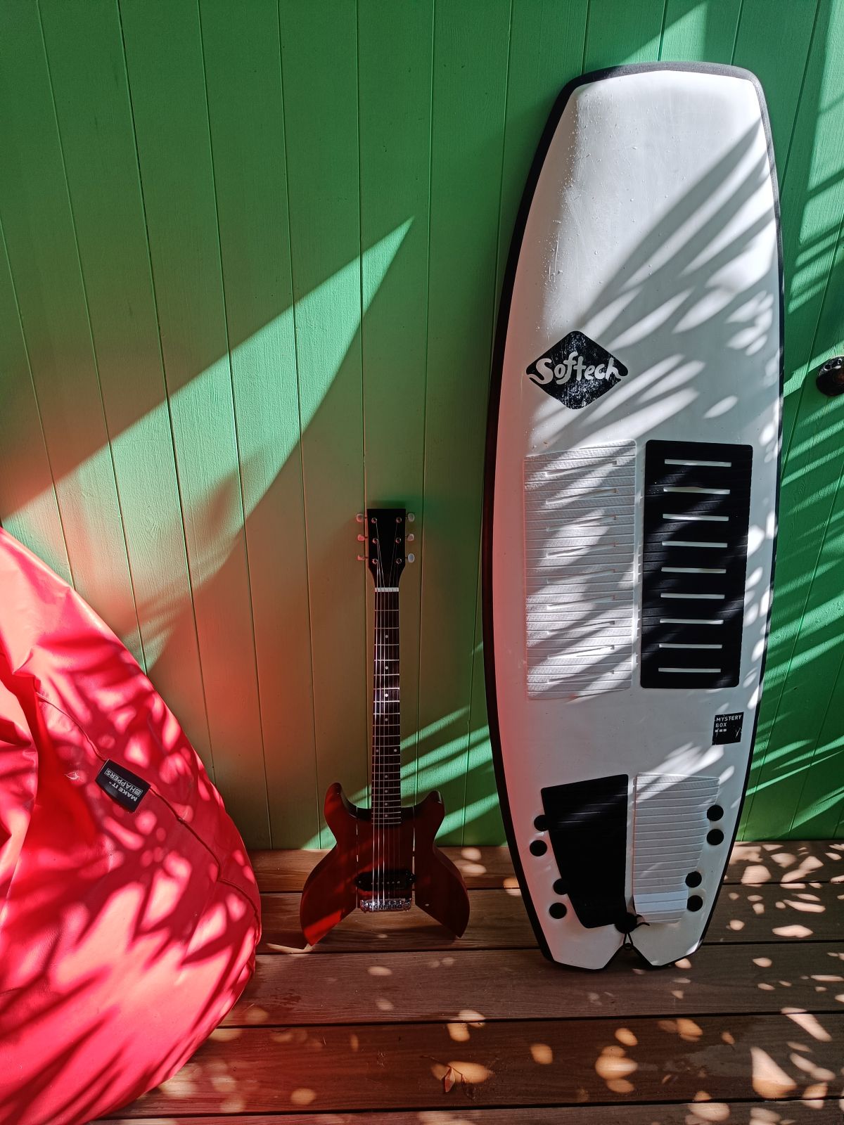 The Les Travel Jr is ready to take along on any vacation.